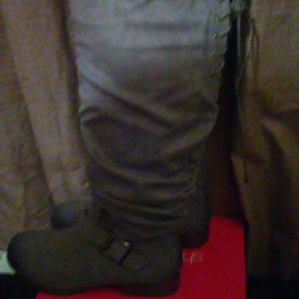 Womens size 7 grey boots
